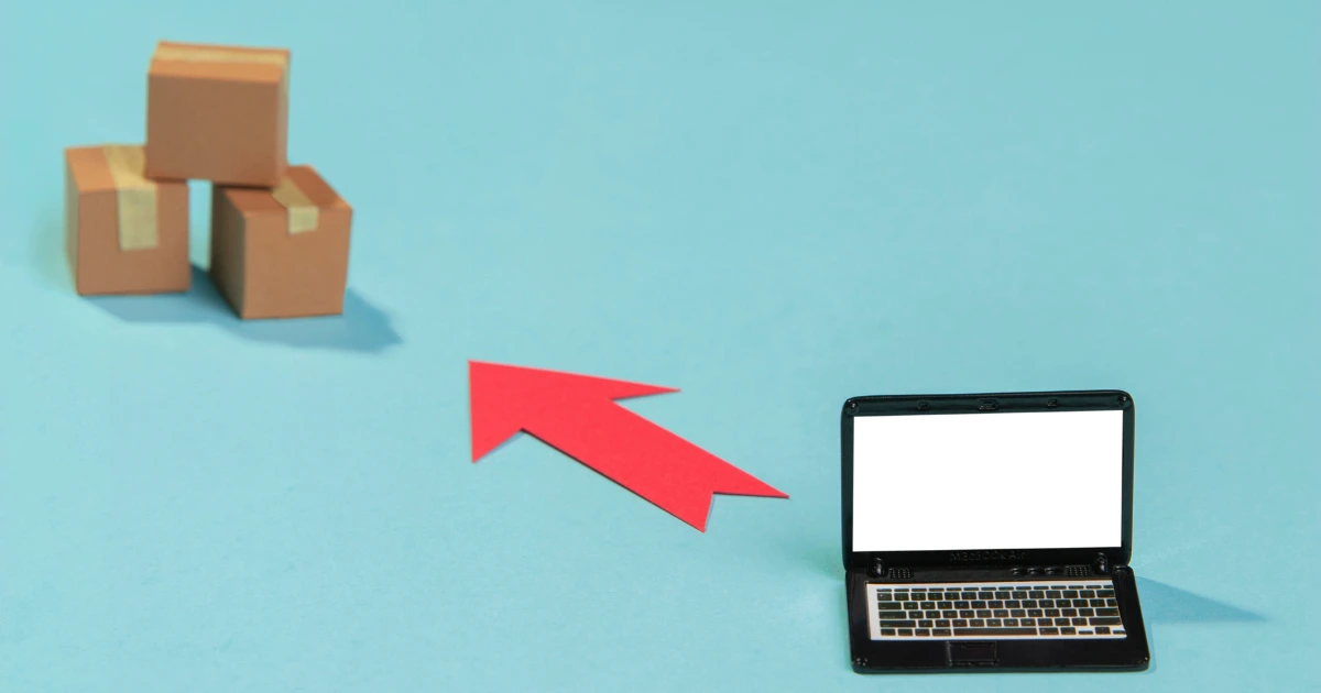 An image representing a laptop and boxes to show the concept of Amazon FBA vs FBM